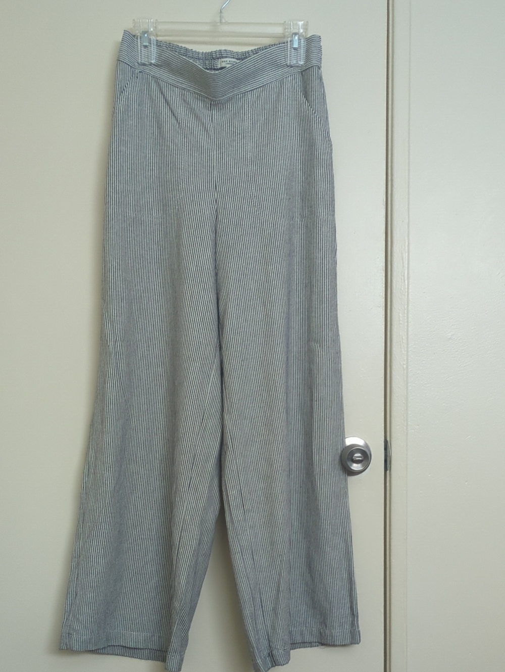 Max Studio Gray Pin Striped Pull On Wide Leg Pants